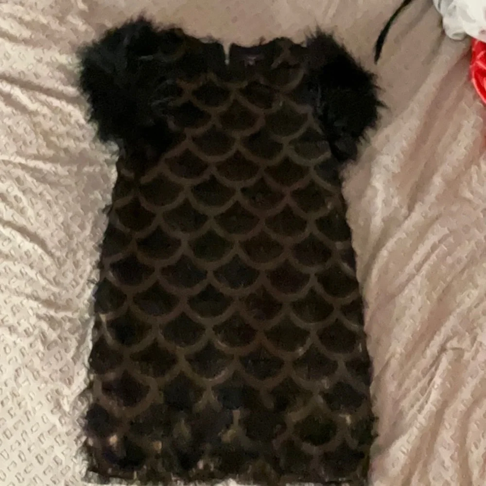 Luxurious dress - Picture 1 of 2